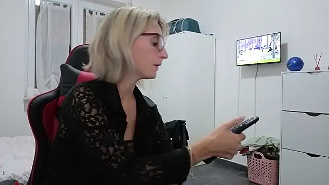 sexy blondie92 online show from 1, 10, 2025