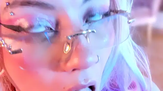 Broklinwhite  online show from 6, 11, 2025