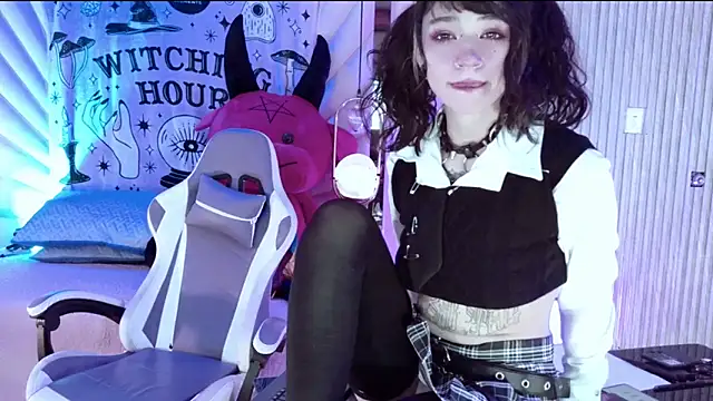 Snapshot of zephirahabney chatting on 6, 11, 2025 zephirahabney online show from 6, 11, 2025