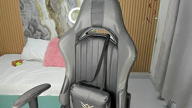 Lili 16 online show from 15, 3, 2026