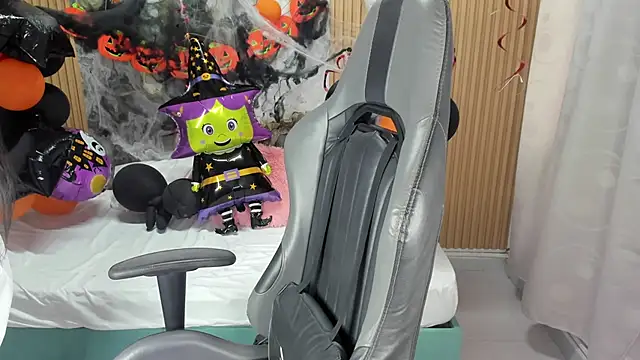 Snapshot of Lili_16 chatting on 30, 10, 2025 Lili 16 online show from 30, 10, 2025