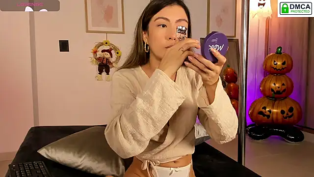 Snapshot of Lilabril chatting on 8, 10, 2025 Lilabril online show from 8, 10, 2025