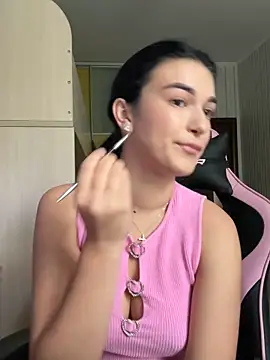 Julietta a online show from 29, 9, 2025