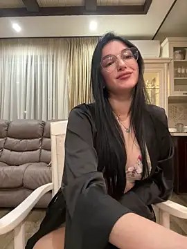 Julietta a online show from 7, 2, 2025