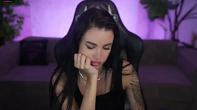 Tina Breeze online show from 15, 6, 2026