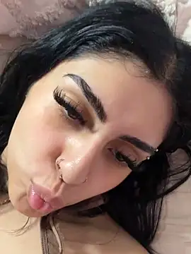 ThickerThanYoBitch online show from 20, 9, 2025