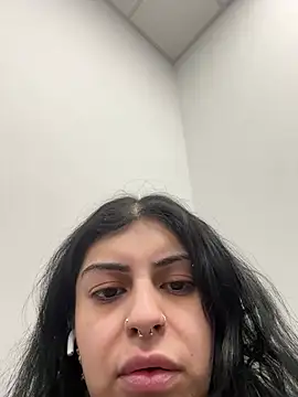 ThickerThanYoBitch online show from 22, 5, 2026