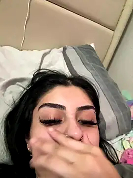 ThickerThanYoBitch online show from 8, 10, 2025