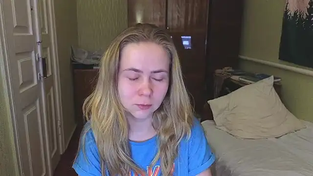 Riley Roo online show from 28, 2, 2025