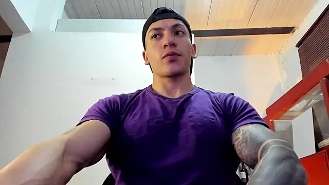 Snapshot of aquiles_51 chatting on 11, 11, 2025 aquiles 51 online show from 11, 11, 2025