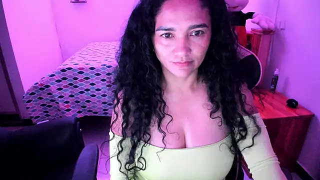 Snapshot of rayza_mature_154 chatting on 6, 6, 2026 rayza mature 154 online show from 6, 6, 2026