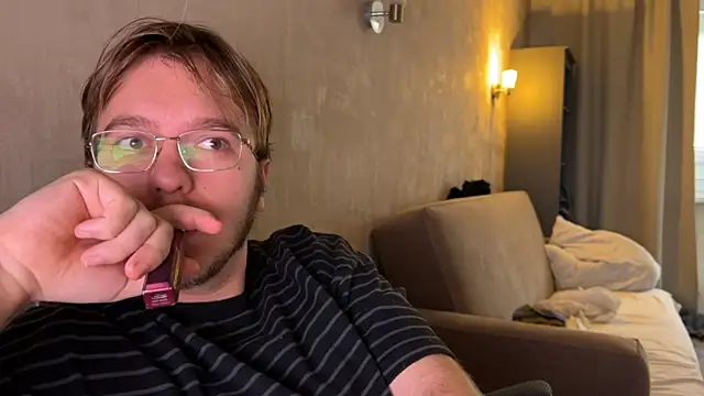 kiopiggy online show from 4, 11, 2025