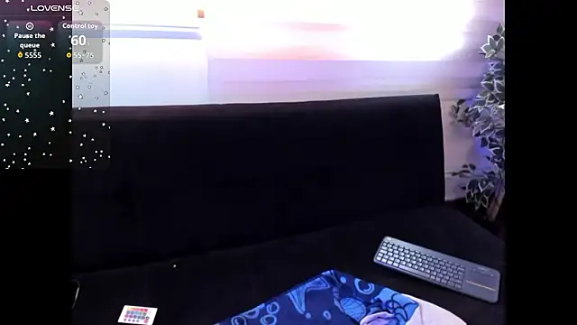 SuzzyyM online show from 14, 3, 2026