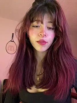 SuzzyyM online show from 7, 6, 2026