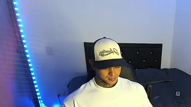 Stiven collins online show from 4, 3, 2025