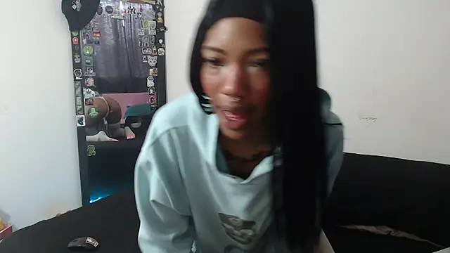 Snapshot of Honey-420- chatting on 21, 10, 2025 Honey-420- online show from 21, 10, 2025