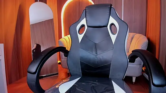  mia collins b  online show from 30, 10, 2025