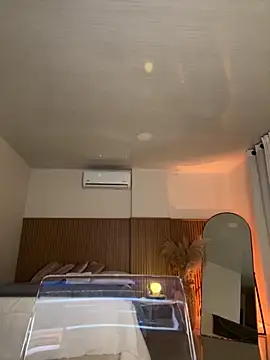 Lianh Benett online show from 19, 10, 2025