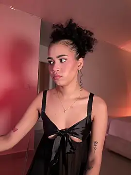 Lianh Benett online show from 2, 3, 2025