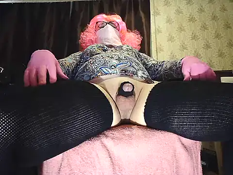 Crossdresser Elena online show from 14, 6, 2026