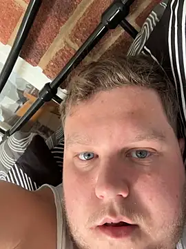 Snapshot of Lukeyboy027 chatting on 10, 4, 2026 Lukeyboy027 online show from 10, 4, 2026