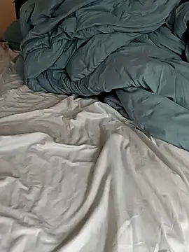 Snapshot of momentum2023 chatting on 7, 10, 2025 momentum2023 online show from 7, 10, 2025