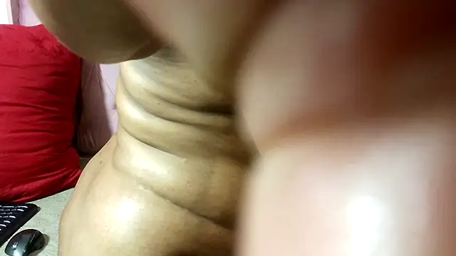 Snapshot of SweetMellowX1 chatting on 16, 12, 2025 SweetMellowX1 online show from 16, 12, 2025