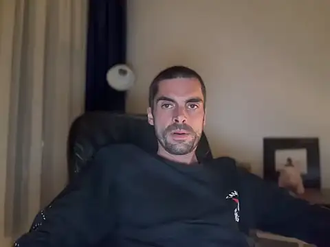 Snapshot of QuiteBig95 chatting on 4, 11, 2025 QuiteBig95 online show from 4, 11, 2025