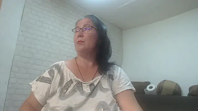 Snapshot of EmmaSquirt chatting on 4, 6, 2026 EmmaSquirt online show from 4, 6, 2026