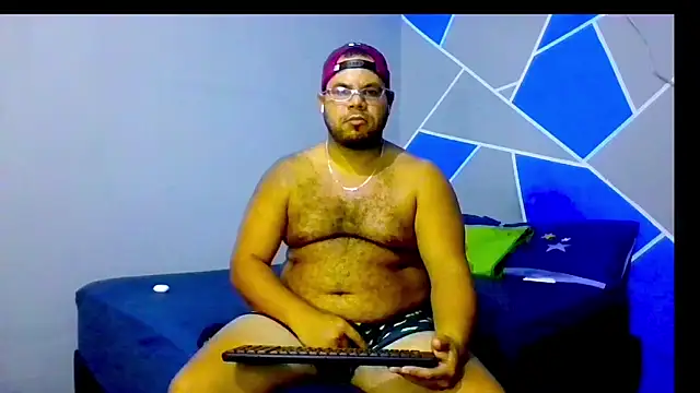 Snapshot of Evert_hairyboy chatting on 14, 12, 2025 Evert hairyboy online show from 14, 12, 2025