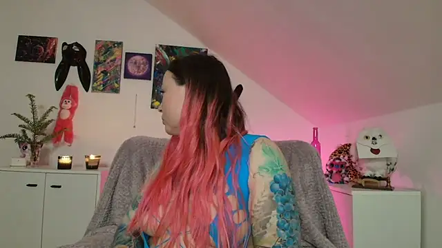 PinkHurricaneOfficial online show from 15, 4, 2026