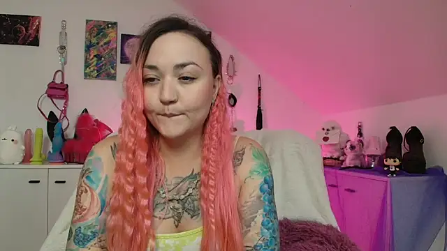 PinkHurricaneOfficial online show from 15, 9, 2025