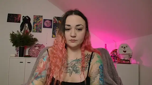 PinkHurricaneOfficial online show from 5, 4, 2026