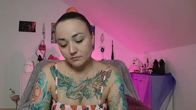 PinkHurricaneOfficial online show from 10, 9, 2025