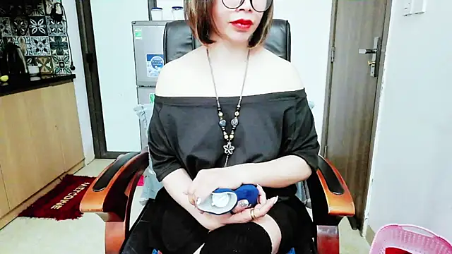 Miu-Le online show from 5, 12, 2025