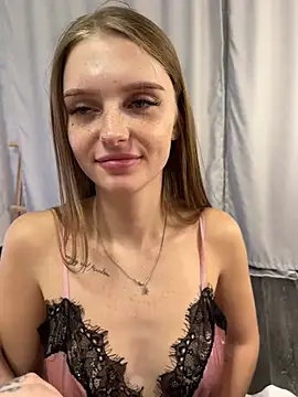 lovelly molly online show from 5, 3, 2025