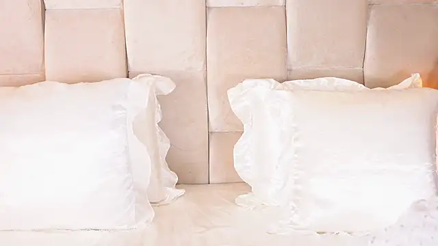 KiraKayleigh1 online show from 27, 10, 2025