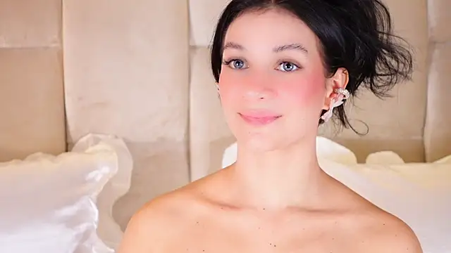 KiraKayleigh1 online show from 5, 11, 2025