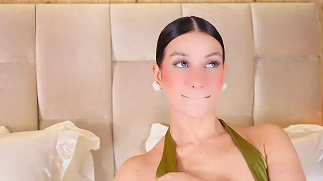 KiraKayleigh1 online show from 18, 12, 2025