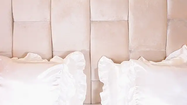 KiraKayleigh1 online show from 18, 4, 2026