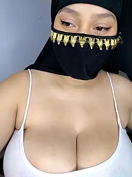 Snapshot of shirazz_najmm chatting on 9, 10, 2025 shirazz najmm online show from 9, 10, 2025