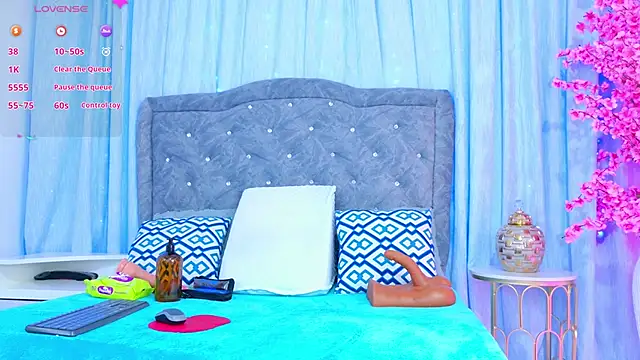 Snapshot of EmyBlue chatting on 6, 3, 2025 EmyBlue online show from 6, 3, 2025