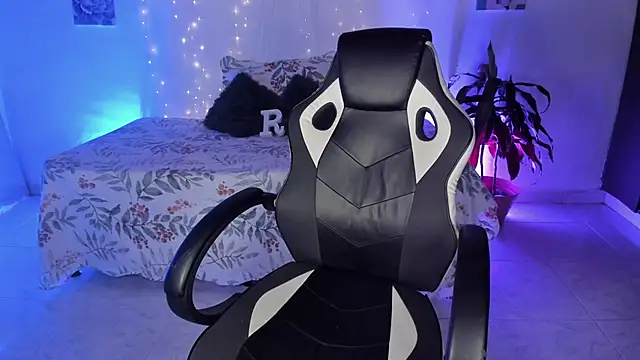 Riana Kean online show from 15, 11, 2025