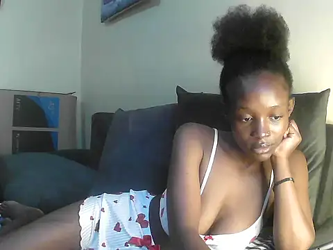 petite clara24 online show from 11, 3, 2025