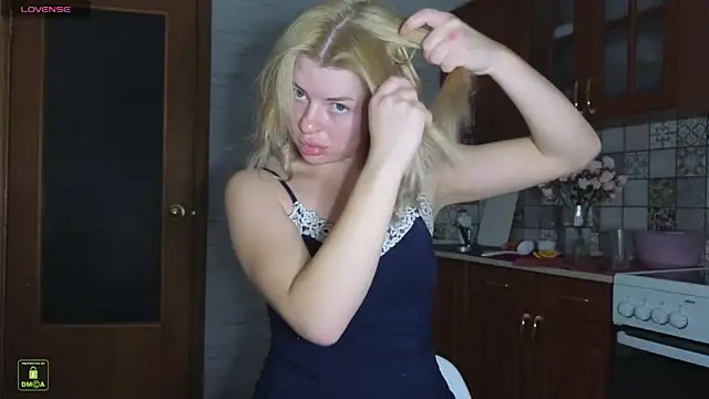 RinaBlondie online show from 13, 10, 2025