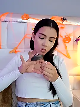 Julie Bennet online show from 23, 10, 2025