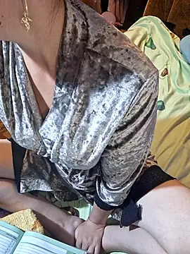  Kitti  online show from 9, 9, 2025