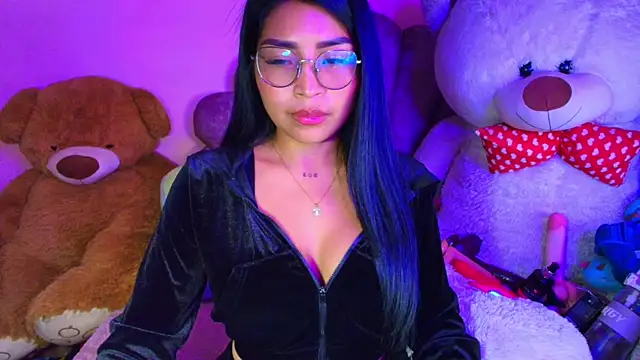 Pocahontascute 33 online show from 5, 6, 2026