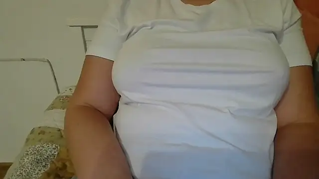 Snapshot of parismira chatting on 13, 12, 2024 parismira online show from 13, 12, 2024