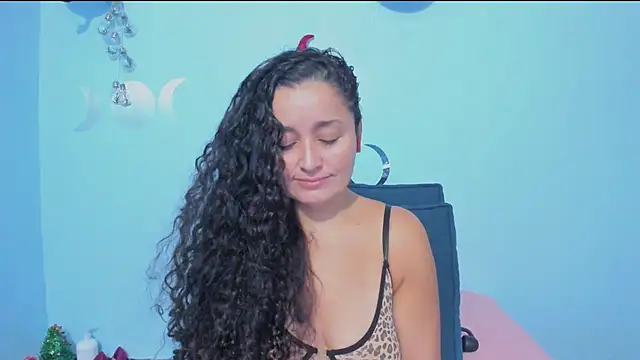  luna  sweet  online show from 4, 12, 2025